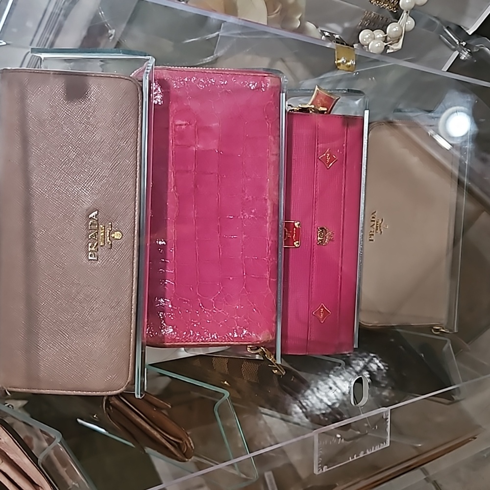 LUXURY WALLETS: CHANEL, GUCCI, LV, MCM, MIU MIU, PRADA, BALLY, YSL, FERRAGAMO - Picture 5 of 7